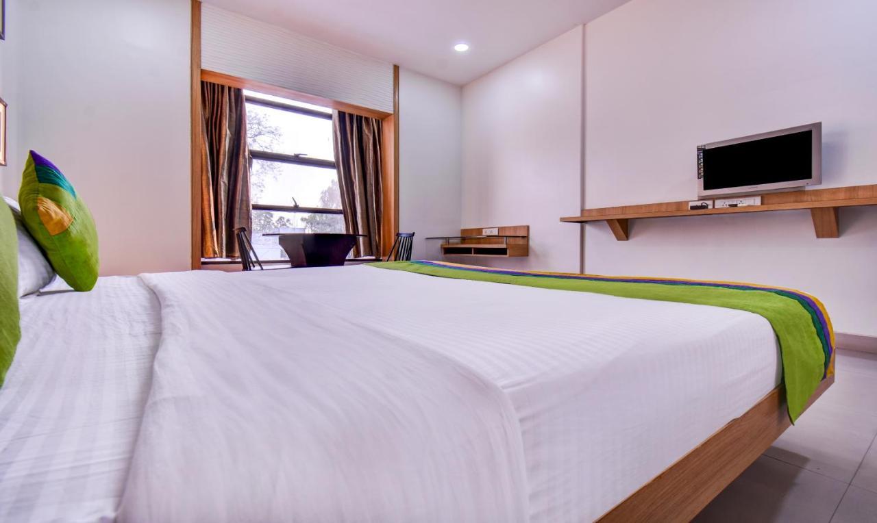Treebo Admiral Suites New Usmanpura Аурангабад Екстериор снимка