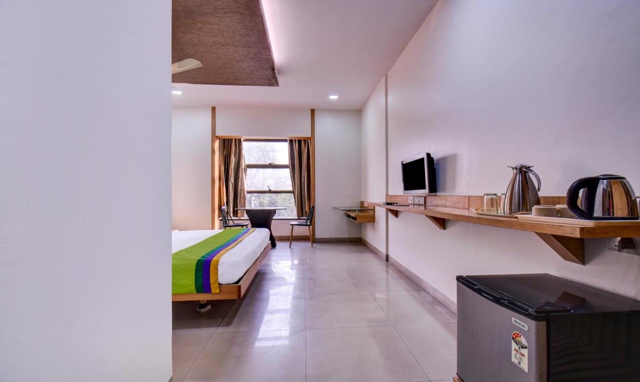 Treebo Admiral Suites New Usmanpura Аурангабад Екстериор снимка