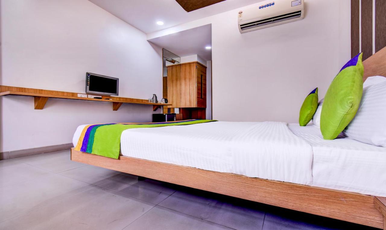 Treebo Admiral Suites New Usmanpura Аурангабад Екстериор снимка