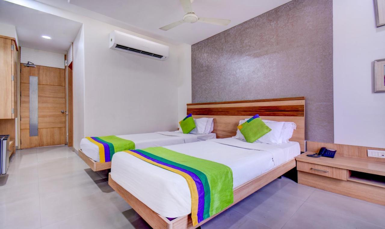 Treebo Admiral Suites New Usmanpura Аурангабад Екстериор снимка