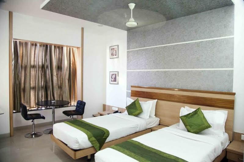 Treebo Admiral Suites New Usmanpura Аурангабад Екстериор снимка