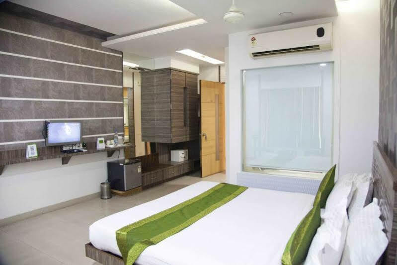 Treebo Admiral Suites New Usmanpura Аурангабад Екстериор снимка