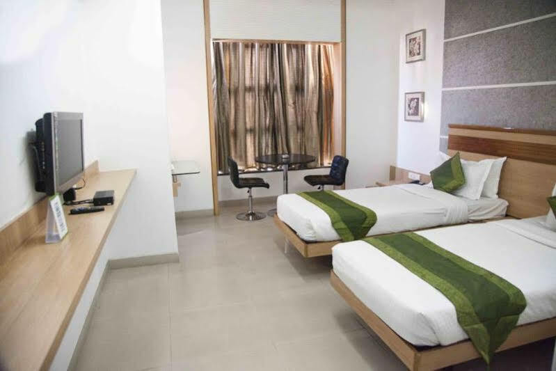 Treebo Admiral Suites New Usmanpura Аурангабад Екстериор снимка