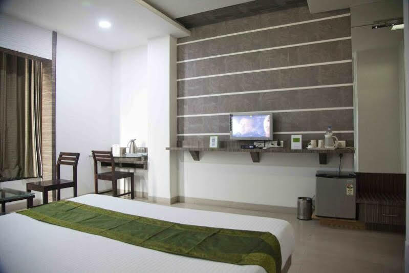 Treebo Admiral Suites New Usmanpura Аурангабад Екстериор снимка