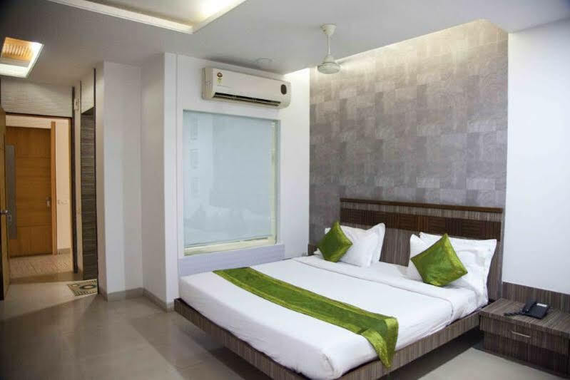 Treebo Admiral Suites New Usmanpura Аурангабад Екстериор снимка